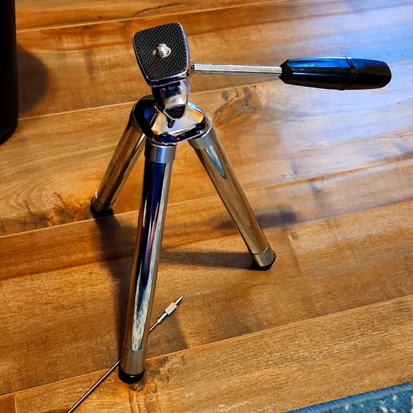 Tripod - Picture 1 of 4